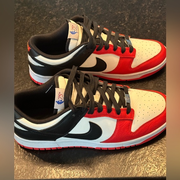 Men’s Low Nike Dunks, NBA 75th Anniversary - Chicago Bulls - Picture 4 of 6